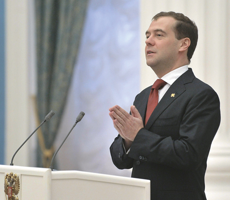 Медведев подписал закон в присутствии экзотических персонажей