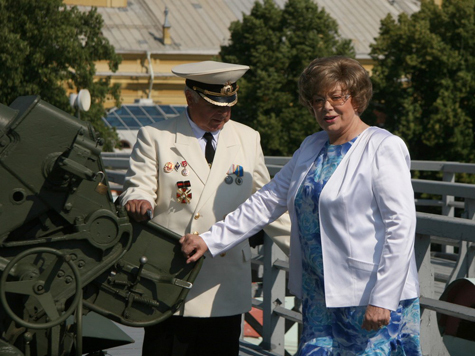 Знаменитая певица пальнула из пушки Петропавловки