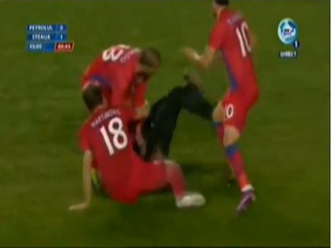 Одно решение арбитра привело к массовой драке 