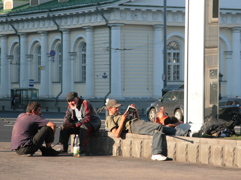 Туристическую Москву оккупируют стойбища бомжей, притоны наркоманов и трущобы с гастарбайтерами