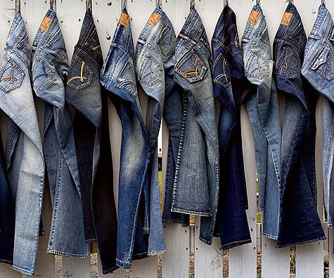 Молодого человека подозревают в краже джинсов на 47 тыс. руб. из магазина одежды, в котором он работал охранником