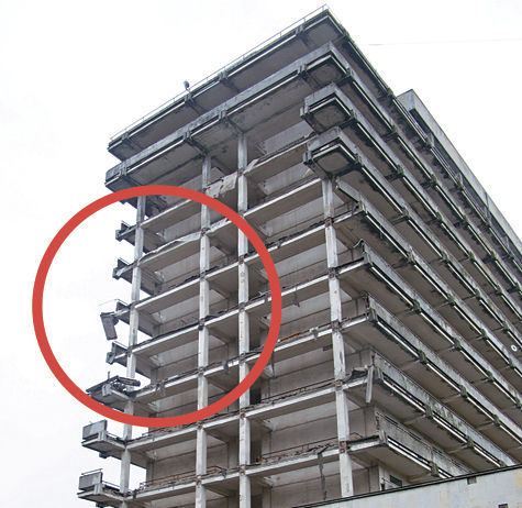 Городская больница в подмосковном Жуковском осталась в субботу без балконов сразу на девяти этажах!