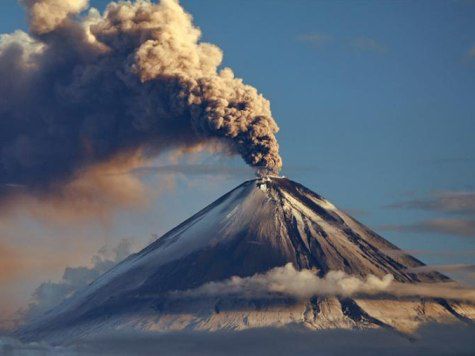 6 апреля казанские айтишники отправились покорять действующий вулкан на Камчатке. Среди покорителей Ключевской сопки – 3 девушки и 11 парней. Специалисты оценивают маршрут по категории сложности 2Б.