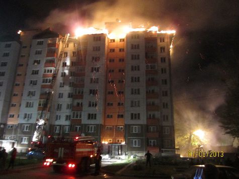 В Иркутске среди ночи эвакуировали более сотни жильцов вспыхнувшего дома
