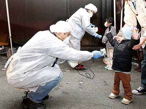 После землетрясения и цунами Японии угрожает радиоактивная опасность