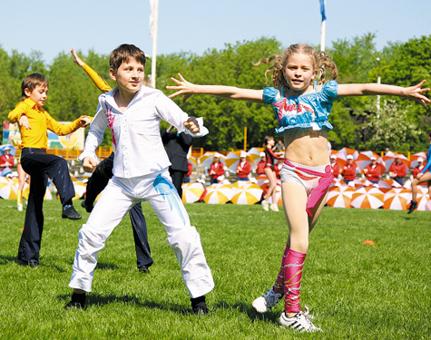 Глядя на лихо танцующих детей и подростков, мало кто задумывается о том, что акробатический рок-н-ролл – отдельный вид спорта