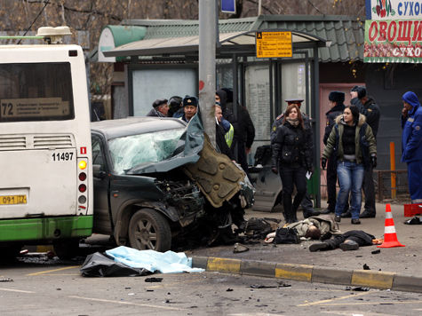 Новое «типичное» ДТП в Москве: автомобиль наехал на людей, ждавших автобуса.
Трое погибших, один в реанимации...