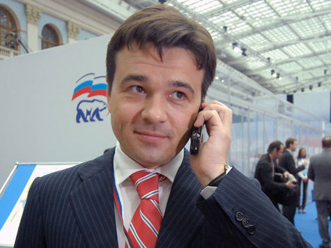 Он намерен совмещать сразу две должности