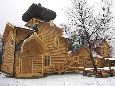 В домах Деда Мороза и Снегурочки давно не проводилась огнезащитная обработка деревянных стен, перегородок и потолков