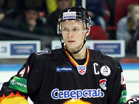 Нападающий «Северстали» капитан команды Евгений Кетов стал первым действующим игроком череповецкого клуба, выигравшим золотые медали чемпионата мира в составе российской сборной. Первенство проходило в мае.