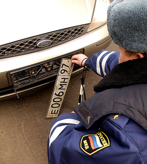 Российская автоинспекция, строго следуя “партийной линии” по реформированию милиции, в последнее время просто брызжет новаторскими идеями