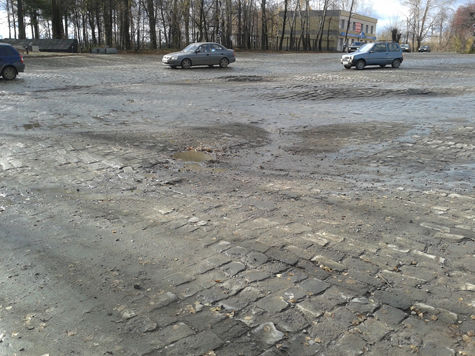 Грузоперевозки «добивают» ветхие дороги Нижней Салды  
