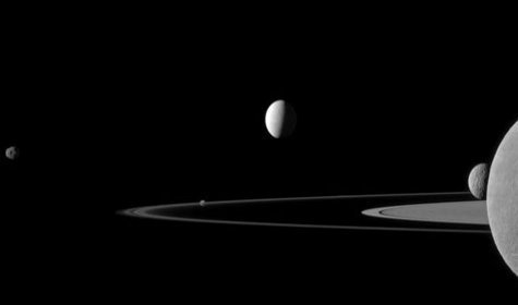 Космический аппарат Кассини представил портрет пяти спутников Сатурна