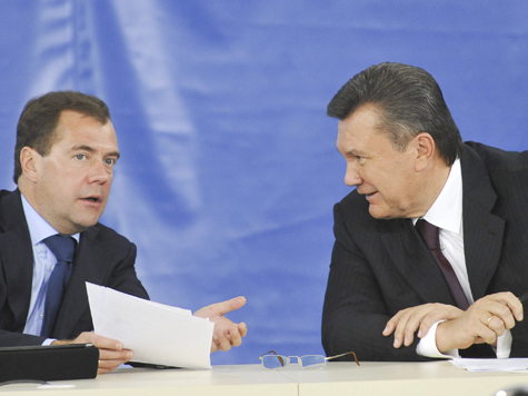 Янукович приехал в Россию спасать своих телок
