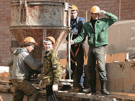 Догнать и перегнать конкурентов по строительному цеху строителям помогает эффективный менеджмент и  традиции советских времен
