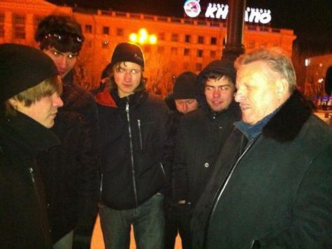 Вячеслав Шпорт пришел пообщаться с демонстрантами?