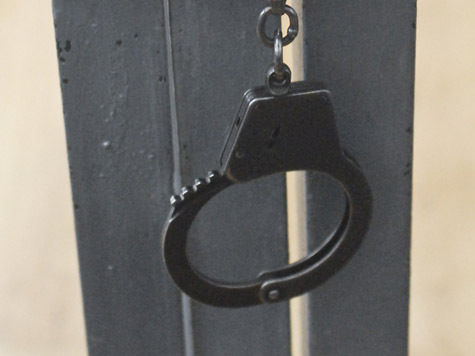 Молодой человек не пытался бежать, ведь у него за плечами три судимости