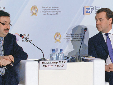 На Гайдаровском экономическом форуме наушников с переводом хватило только трети участников
