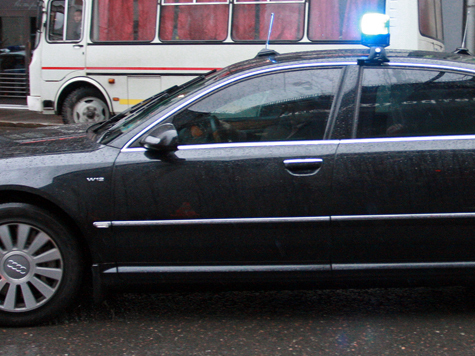 На одну «мигалку» больше будет у машин ФСО