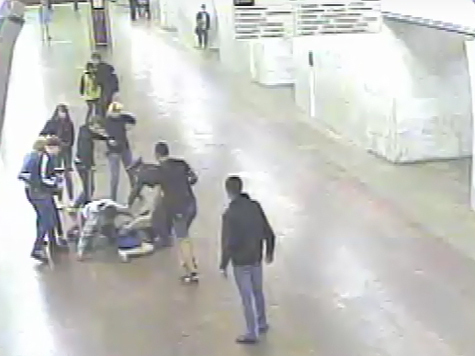 Инцидент произошел в минувшую субботу около полуночи на станции метро «Цветной Бульвар»