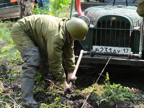 Любители приключений приезжали на берег Маны с семьями