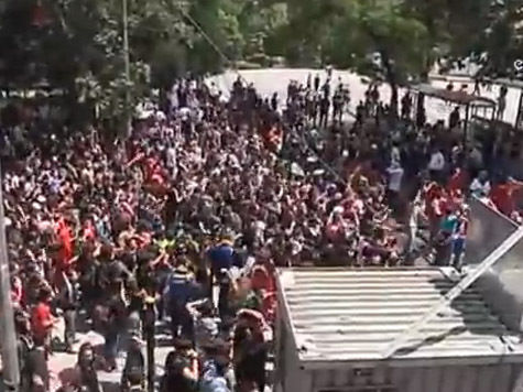 После разгона манифестантов из парка Гези взбунтовались профсоюзы