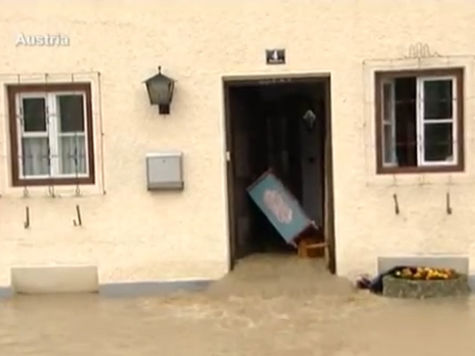 По данным синоптиков, уже через день-два наводнение должно отступить
