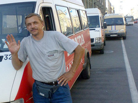 На Васильевском острове петербуржцев обслуживает уникальный водитель-экскурсовод