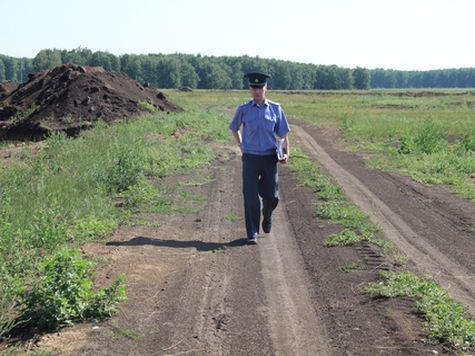 В Омской области захламляют плодородную землю