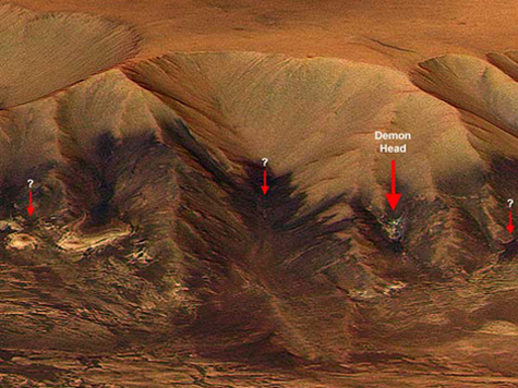 “Лик дьявола” обнаружил на снимках, присланных с марсианского зонда “Марс-Экспресс”, американский исследователь Джозеф Скиппер