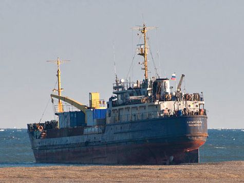 В Охотском море пропало два судна с драгоценной рудой
