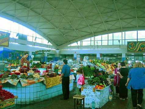Черёмушкинский рынок еще с советских времен стал легендой и единственным местом, где чета Брежневых закупала сало для своей любимой утренней яичницы