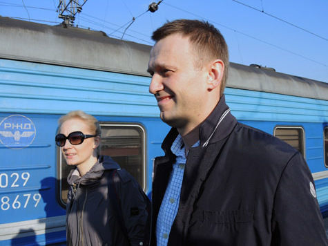 Петицию популярного блогера против дорогих авто у чиновников хотят затмить одобренной свыше инициативой о промилле 