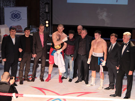 В Каспийске состоялось грандиозное шоу профессионального бокса