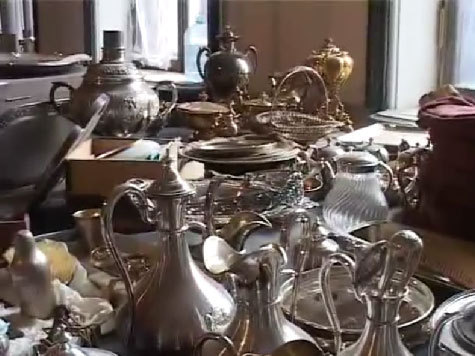 Строители нашли десятки мешков с фамильным серебром-золотом  рода князей Нарышкиных