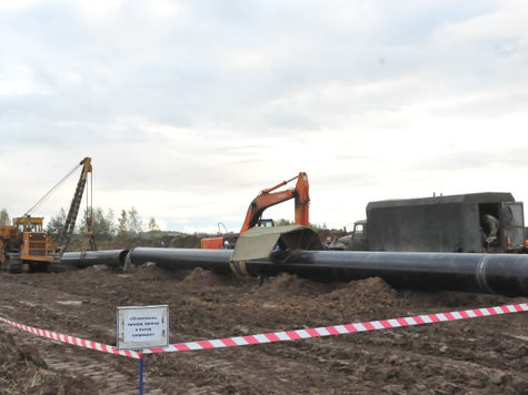 ЗАО «Агрофирма «Пахма» продолжает упорствовать в споре с «Балтнефтепроводом», который должен заменить свои трубы, проходящие через территорию хозяйства. 