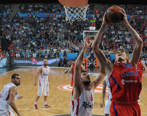 Наш спецкор Дмитрий Любимов передает из Стамбула с «Финала четырех» баскетбольной Евролиги