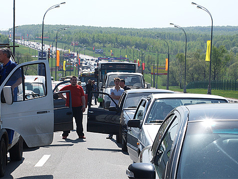 Столицу ждет еще один транспортный коллапс: кто сознательно затягивает реконструкцию магистрали Москва — аэропорт “Домодедово”?
