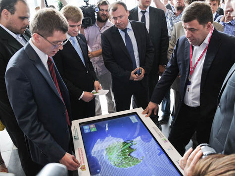 Губернатор Свердловской области инспектировал площадку ИННОПРОМа-2013 и подбадривал организаторов 
