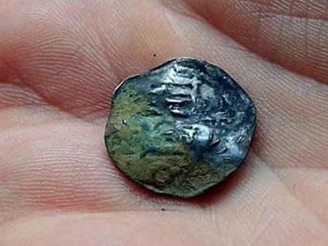 Копилка эпохи викингов, содержащая тысячи серебряных монет XI в, была обнаружена шведскими археологами