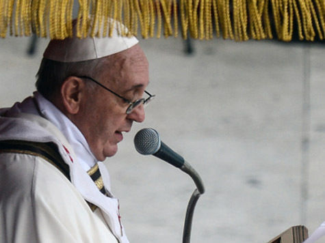 На историческую встречу с предшественником Папа Римский полетит на вертолёте