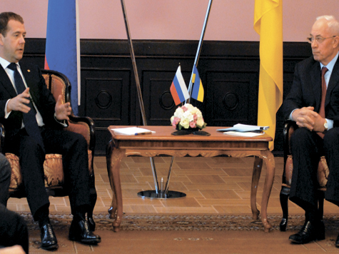 Премьер провел переговоры по газу с Януковичем и Азаровым
