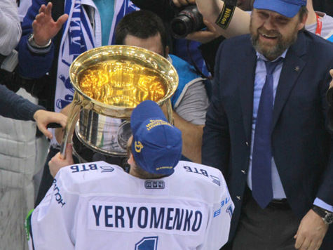 Московский клуб второй год подряд становится обладателем хоккейного трофея