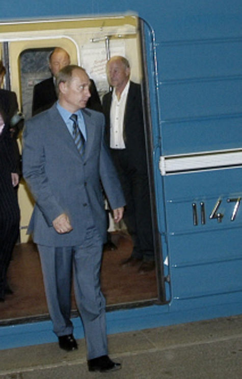 Чтобы не мешать столичным водителям, Путин решил работать большей частью в Ново-Огареве