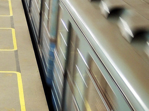 Поезда не ходили около 12 минут от станции "Марксистская" в сторону центра