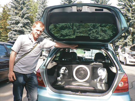 В автомобиле Александра из Серпухова еле угадываются очертания Honda Accord