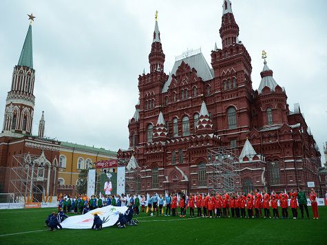 Четвертые Международные парламентские игры завершились гала-матчем по футболу, который состоялся на Красной площади.