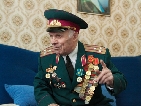 Ветеран Великой Отечественной войны Александр Арапов помнит каждый километр Зееловских высот. Ключ к немецкой столице брали большой кровью…