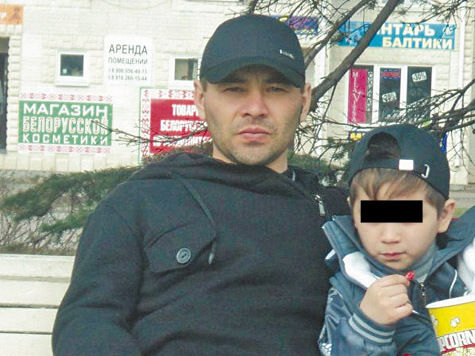 Преступник, зарезавший мужчину и его маленького сына в ночь на понедельник на Белореченской улице в Москве, сдался полиции через несколько часов после трагедии