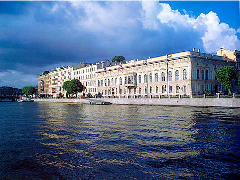 Первый откроется в петербургском Шуваловском дворце в 2012 году